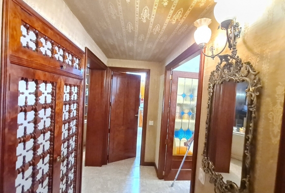 Herverkoop - Herenhuis - Elda - Inland