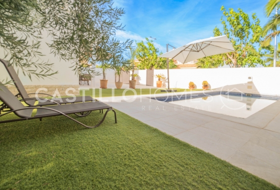 Resale - Villa - Pilar de la Horadada - Torre De La Horadada