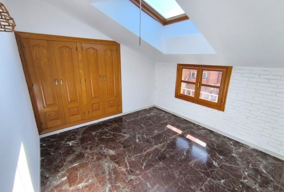 Herverkoop - Herenhuis - Sax - Inland