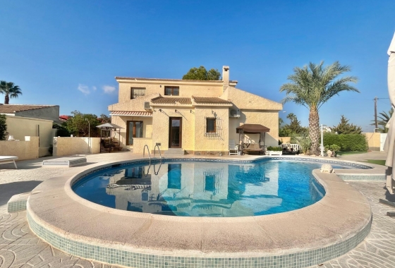 Wiederverkauf - Villa - Torrevieja - San Luis