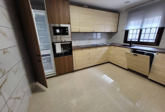 Resale - Townhouse - San Miguel de Salinas - Ciudad De Las Comunicaciones