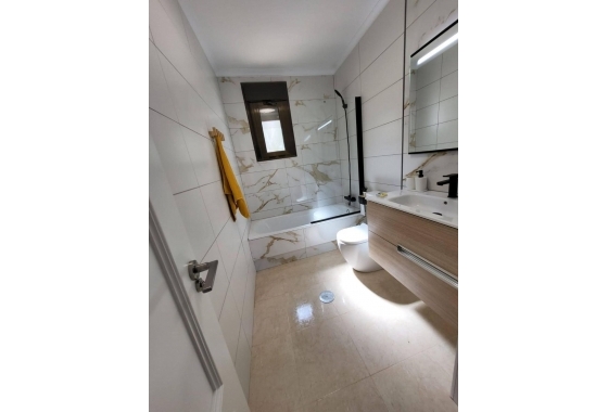 Resale - Townhouse - San Miguel de Salinas - Ciudad De Las Comunicaciones