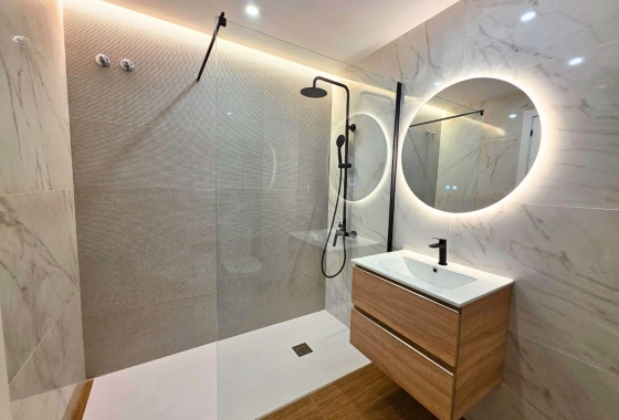 Herverkoop - Herenhuis - Torrevieja - aguas nuevas