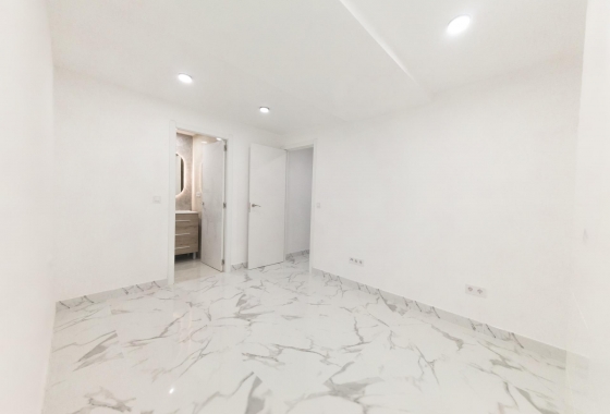 Herverkoop - Appartement / flat - Torrevieja - Playa De Los Naufragos