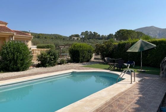 Herverkoop - Villa - Millena - Inland