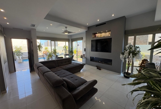 Wiederverkauf - Villa - Orihuela Costa - Costa Blanca