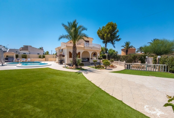 Resale - Villa - Torrevieja - El Chaparral