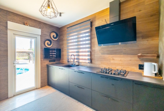 Resale - Villa - Torrevieja - El Chaparral