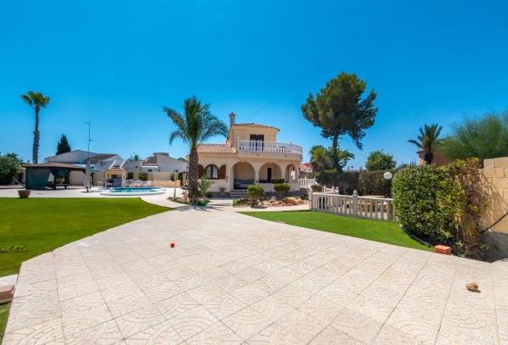 Resale - Villa - Torrevieja - El Chaparral