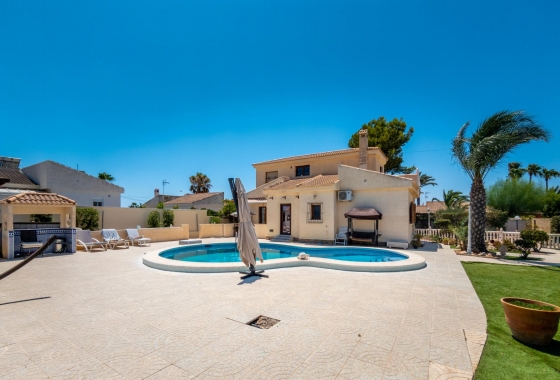Resale - Villa - Torrevieja - El Chaparral