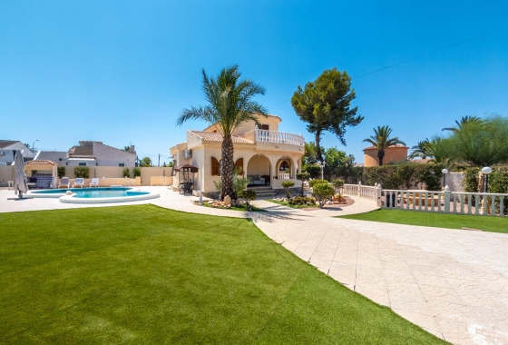 Resale - Villa - Torrevieja - El Chaparral