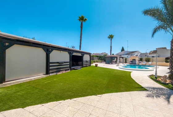 Resale - Villa - Torrevieja - El Chaparral