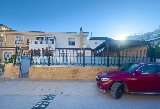 Wiederverkauf - Stadthaus - Orihuela Costa - La Zenia