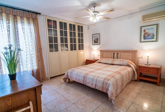 Resale - Villa - Orihuela