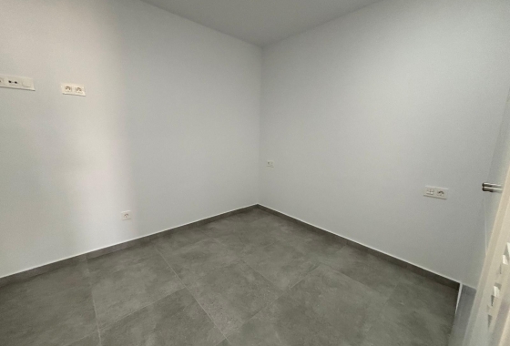 Reventa - Apartamento / piso - Torrevieja - Estacion De Autobuses