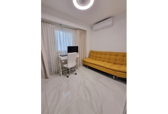 Resale - Apartment / flat - Torrevieja - Centro