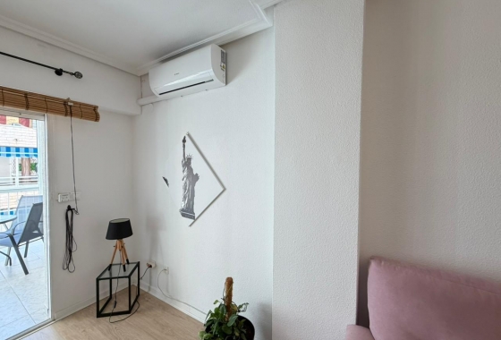 Resale - Apartment / flat - Torrevieja - Playa del Cura