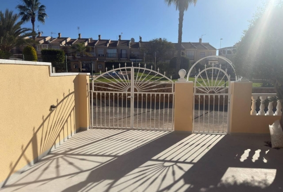 Resale - Townhouse - Torrevieja - aguas nuevas