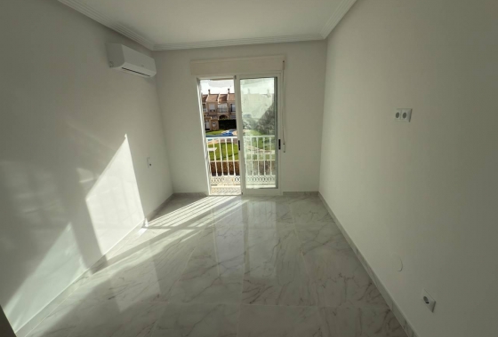 Resale - Townhouse - Torrevieja - aguas nuevas