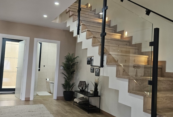 Resale - Villa - Dolores - Sector 4