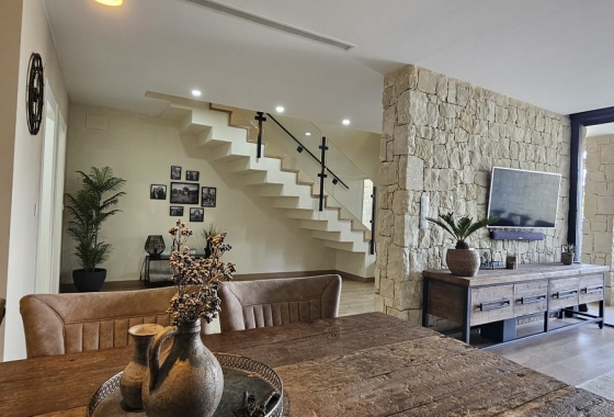 Resale - Villa - Dolores - Sector 4