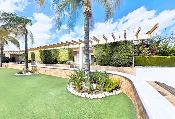 Resale - Townhouse - Pilar de la Horadada - Mil Palmeras