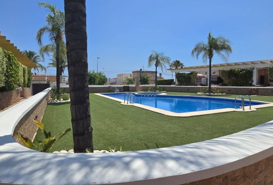 Resale - Townhouse - Pilar de la Horadada - Mil Palmeras