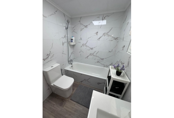 Reventa - Apartamento / piso - Torrevieja - Centro - Muelle Pesquero