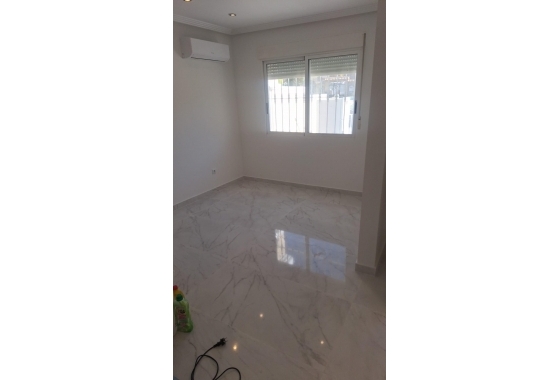 Resale - Townhouse - Torrevieja - aguas nuevas