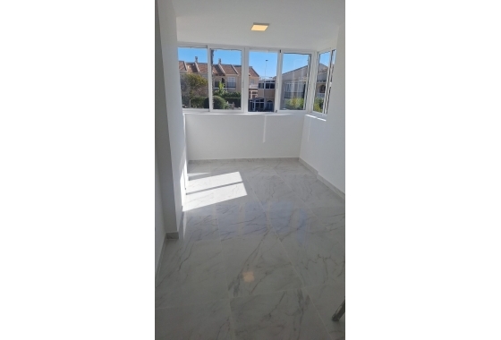 Resale - Townhouse - Torrevieja - aguas nuevas