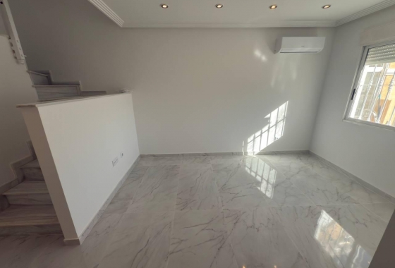 Resale - Townhouse - Torrevieja - aguas nuevas