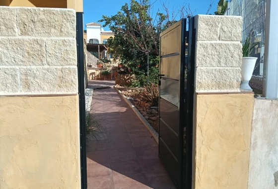 Resale - Apartment / flat - Los Montesinos - La Herrada