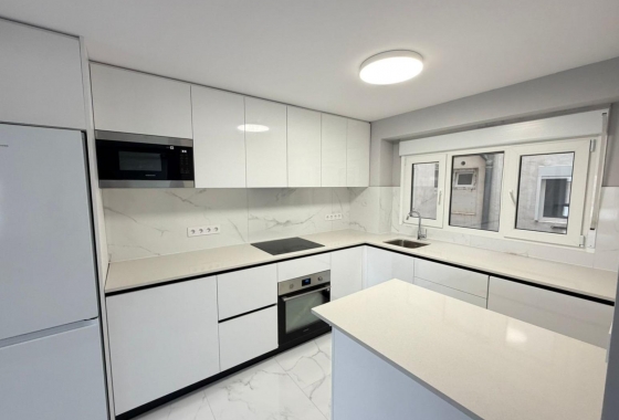 Resale - Apartment / flat - Torrevieja - Playa del Cura