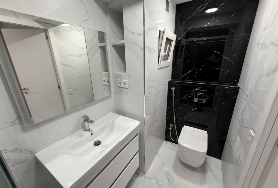 Resale - Apartment / flat - Torrevieja - Playa del Cura