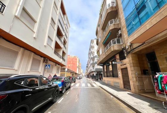 Resale - Apartment / flat - Torrevieja - Paseo Maritimo