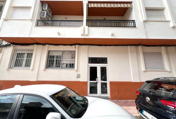 Resale - Apartment / flat - Torrevieja - Paseo Maritimo