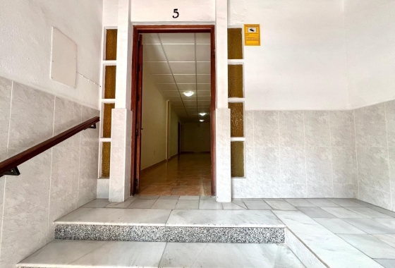 Resale - Apartment / flat - Torrevieja - Paseo Maritimo