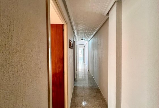 Resale - Apartment / flat - Torrevieja - Paseo Maritimo