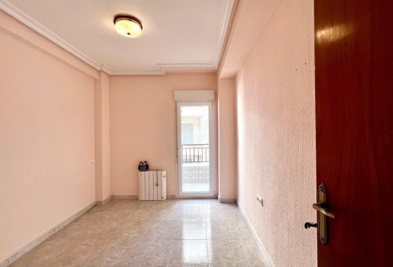 Resale - Apartment / flat - Torrevieja - Paseo Maritimo