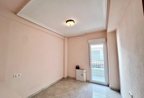 Resale - Apartment / flat - Torrevieja - Paseo Maritimo