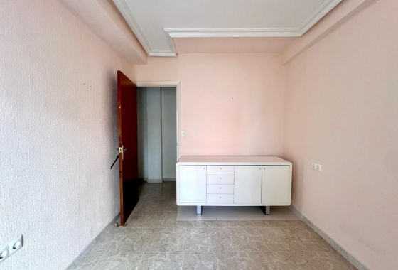 Resale - Apartment / flat - Torrevieja - Paseo Maritimo