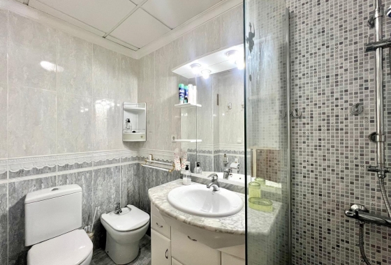 Resale - Apartment / flat - Torrevieja - Paseo Maritimo