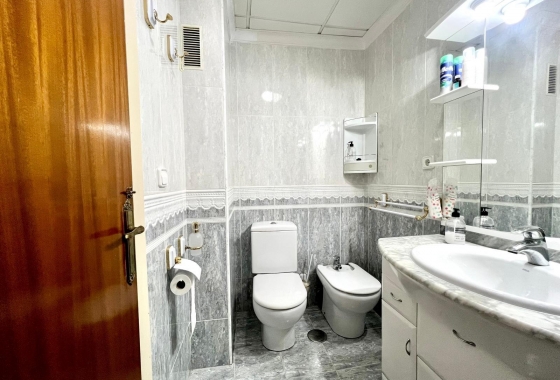 Resale - Apartment / flat - Torrevieja - Paseo Maritimo