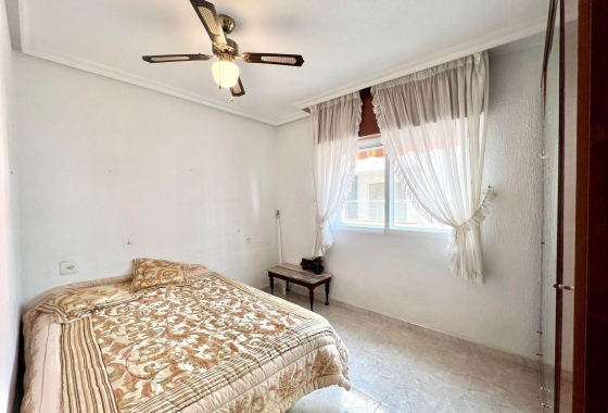 Resale - Apartment / flat - Torrevieja - Paseo Maritimo