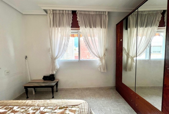 Resale - Apartment / flat - Torrevieja - Paseo Maritimo