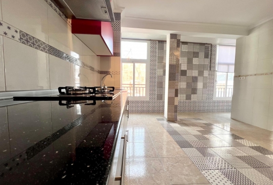 Resale - Apartment / flat - Torrevieja - Paseo Maritimo