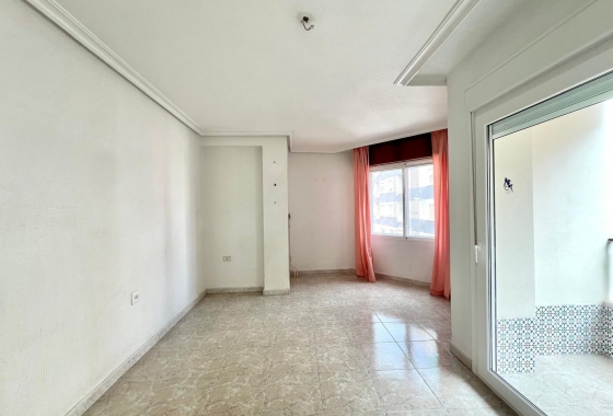 Resale - Apartment / flat - Torrevieja - Paseo Maritimo