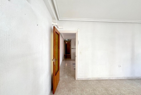 Resale - Apartment / flat - Torrevieja - Paseo Maritimo