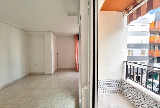 Resale - Apartment / flat - Torrevieja - Paseo Maritimo