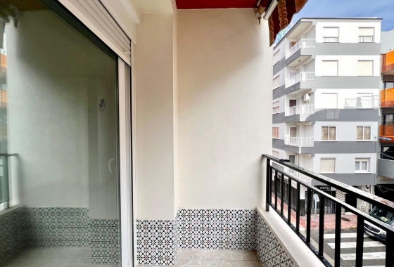 Resale - Apartment / flat - Torrevieja - Paseo Maritimo